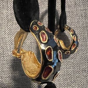 Statement earrings 💜💜 beautiful 🤩